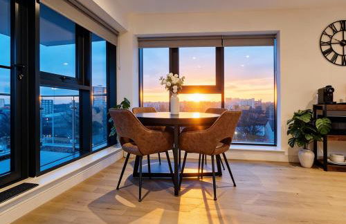 Luxury 2BR Penthouse-1, Private Terrace, City Center, Free Parking - Foto 3