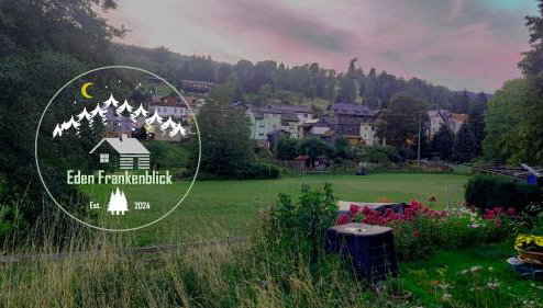 Ferienhaus Eden Frankenblick I Rennsteig I Thüringer Wald I Wandern I Naturnah I nahe Skipiste l Spielzimmer I Waschmaschine I kostenlos parken I WLAN I Spülmaschine I Familien-Ferienhaus I Waldwege und Wanderwege - Foto 1, Garden, Garden view