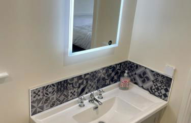 Large New Studio Apartment and Hot Tub - Private Hideaway in the Brecon Beacons - Photo 9