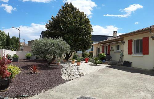 Gîte du Soleil, climatisé avec piscine chauffée d'avril à novembre, et jacuzzi - Photo 8