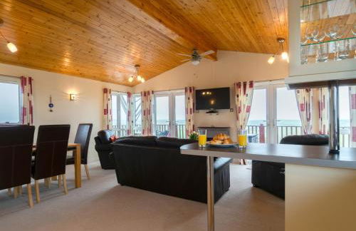 Finest Retreats - Whitsand Bay Lodge - Photo 9