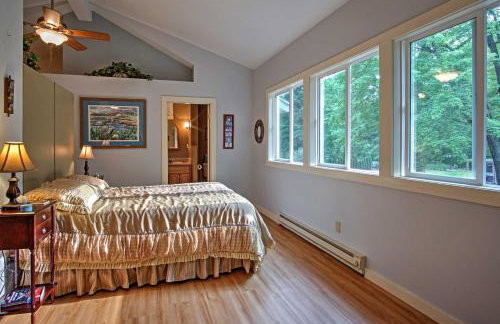 Harbert Cottage with Fire Pit Half Mile to Beach! - Foto 29