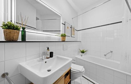 Penthouse Apartment - 10 min to Cologne & Parking - Photo 9