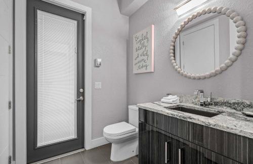 Luxury 6BR Villa w Pool & Cinema 4mi to Disney - Foto 47