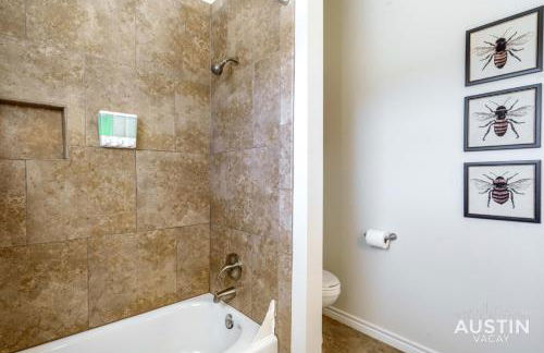 Modern Haven with King Suite and Impeccable Location - Foto 19