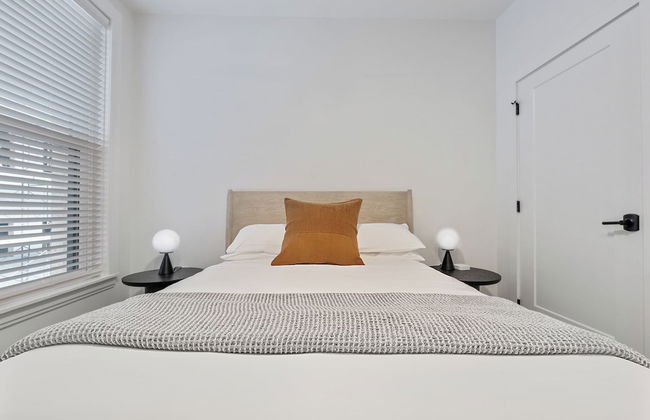 The Continental, powered by Placemakr - Downtown - Market Square - Photo 2