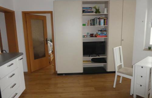 Gäste-und Ferienwohnung Magdeburg Alt-Olvenstedt, zwei Schlafzimmer, Treppenlift, ruhige Lage, Nähe Klinikum und Abfahrten A 2 und A 14 - Foto 7