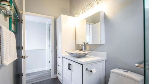 New Oasis -Spa -Firepit -BBQ- Decks-Pet friendly - Foto 2