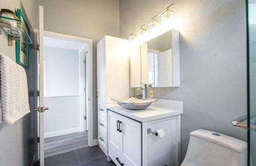 New Oasis -Spa -Firepit -BBQ- Decks-Pet friendly - Foto 2