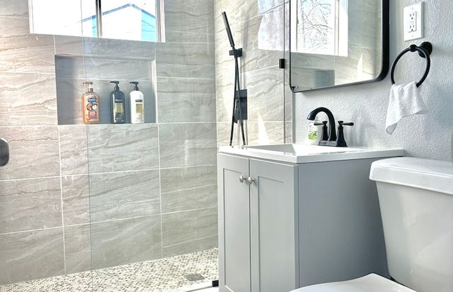 Vintage Vibes Modern Comfort 2BR for 6 Guests - Foto 42