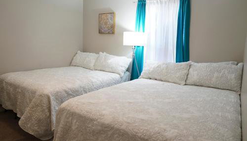 Queens Hidden Gem with Game Room 5 beds sleeps 9 - Foto 5