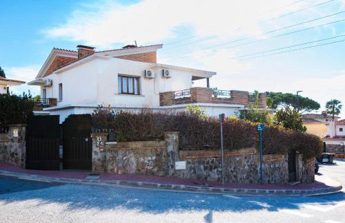 Queen Fabiola Villa, spacius home with private Pool in east Malaga - Photo 55