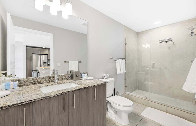 Downtown Doral Condo w-Free Parking - Foto 48