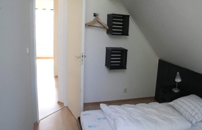 Appealing Bungalow With Garden - Photo 16