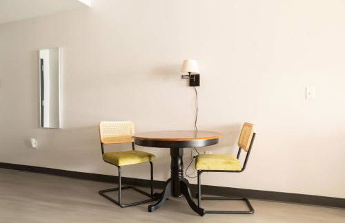 Deer District Studio Apt - One Block from Fiserv and Baird - Foto 8