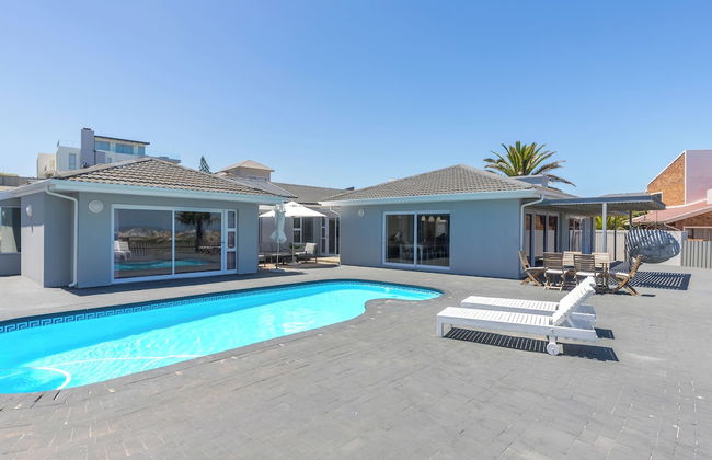 Beachfront, Private Pool, Pizza Oven, Pool Table, Fast Internet, Family Friendly - Photo 1