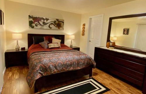 Hidden Gem in SE Boise with hot tub and wood burning fireplace - Foto 9