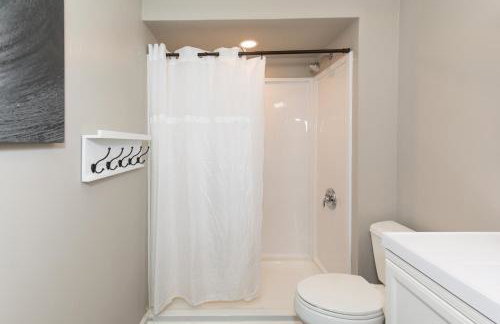 4 Bedroom Lakefront Home with Private Beach on Cedar Point Chaussee - Photo 49