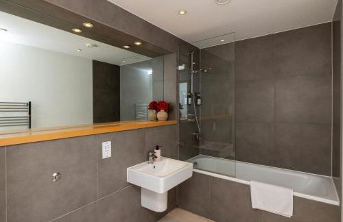 Cosy, modern high rise with views! 2 bedroom - Foto 25