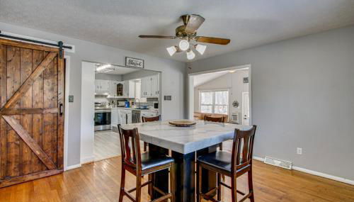 Peaceful Retreat with Private Hot Tub in New Albany - Foto 2