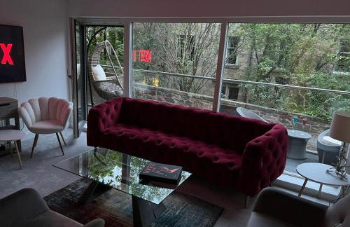 DESIGNER HOUSE - University of Glasgow / Central Glasgow 'Hillhead' West End G12 - Luxurious & Contemporary Detached House / Terrace / Garden / 'electric car charging' Garage Parking - Foto 2