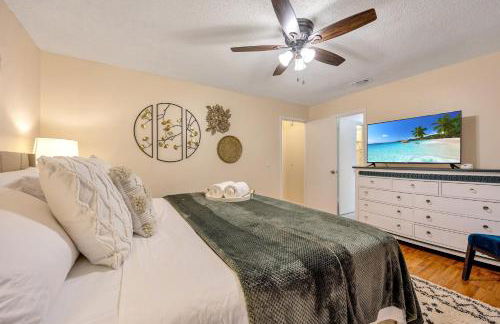 Townhome in PBG, king bed, pergola, BBQ & fire pit - Photo 2