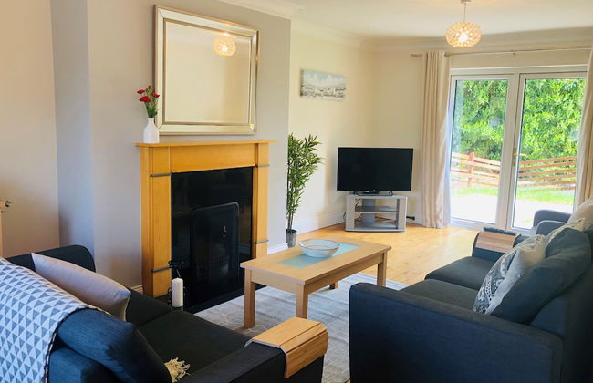 Modern Bright Detached Home Just a Short Stroll From Town - Foto 3