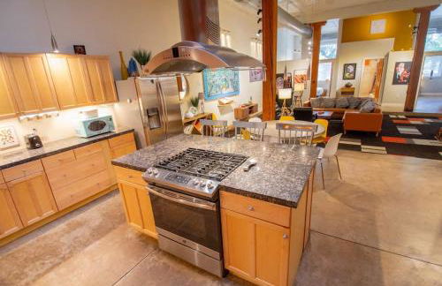 Trendy Modern Loft in Rino Art District - Photo 48