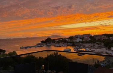 Apartments Solis, 50 m from the sea - Jakišnica - Photo 9