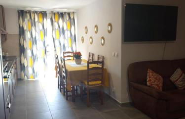 Cosy appartement RDC-terrasse et parking privé - Foto 19