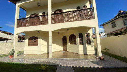 Casa espaçosa de dois andares a poucos minutos do centro e principais praias - Foto 3