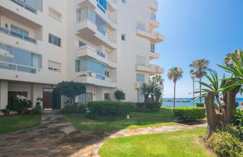 In front of SEA & CENTER - Foto 29