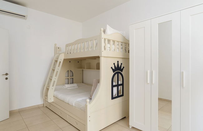 Bright and Fresh Family Home near Beach - Foto 11