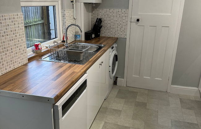 3 bed Chill Glouc With 3 Bedrooms and 1 Bathrooms - Photo 36