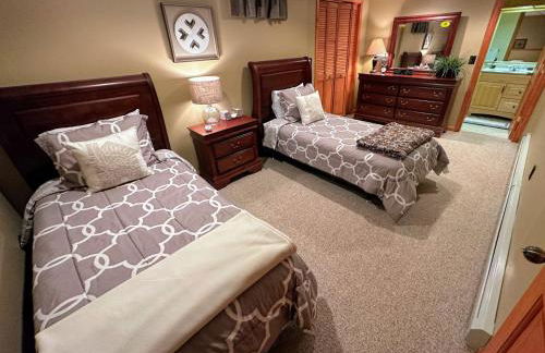 FC17 Stylishly renovated Forest Cottage walk to ski trails wifi cable ping pong AC - Foto 30