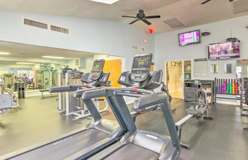 Balcony and Pool Access! Couples Escape in Lake Lure - Foto 26