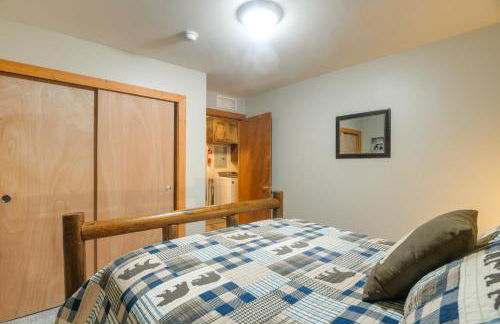 Family Cabin with Fire Pit - 25 Miles to Yellowstone - Foto 10