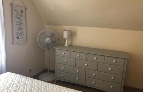 Downtown 2 Bedroom Cottage, Sleeps 6, Walking Distance to Honeywell, Downtown Restaurants, Shopping - Foto 31