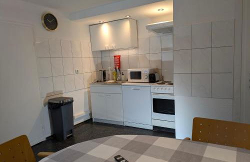 Monteurswohnung Kassel Ferienwohnung Parkplatz Küche 1- 4 Personen EG Modern - Foto 5