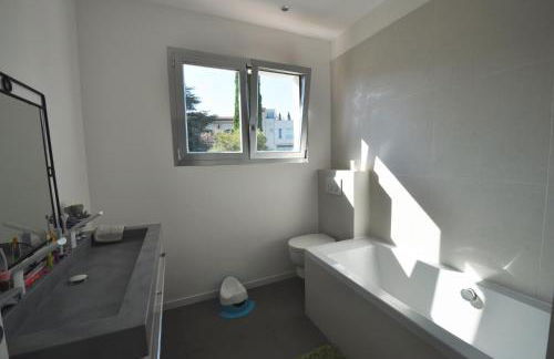 Superbe villa piscine proche ville et mer au calme - Foto 25