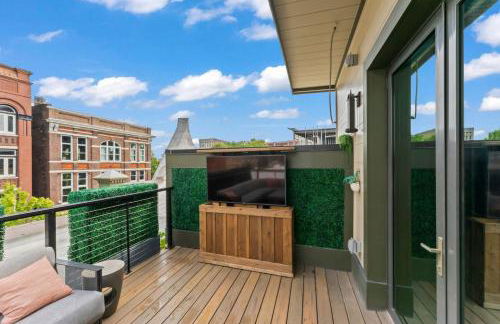 Amazing Rooftop Patio Overlooking street - Foto 27