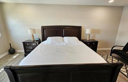 Newly remodeled waterfront home - Photo 13