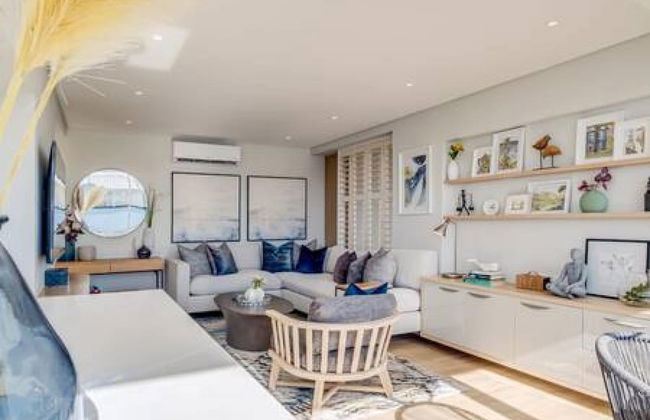 Exquisite Mouille Point Apt by Golf Course Serene Suite - Photo 17