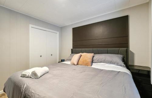 Beautiful Torch Lake House with Beach Access home - Foto 37