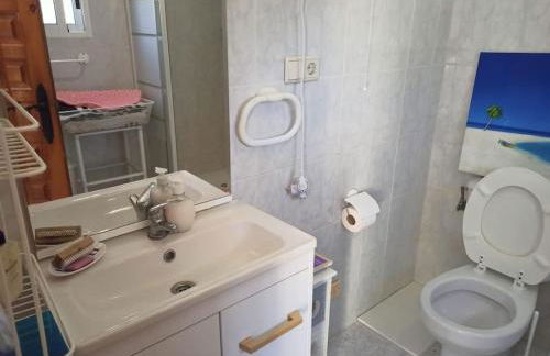 Alicante 1 bed apartment free parking and Netflix, min stay 11 nights seasonal rental - Foto 11