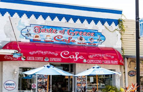 Luxury heated-pool home blocks from the beach - Foto 65