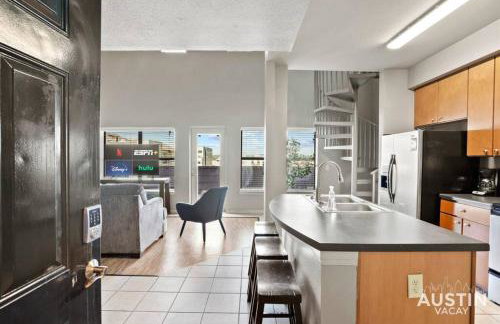 Balcony Skyline View Spiral Staircase Near UT - Foto 5