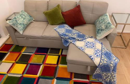 Cozy Entire Apartment with Free onsite Parking, 2-Min Walk to Barking Station - Foto 12