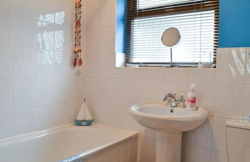 Panteg Cottage - Photo 10