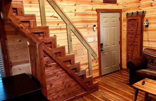 The Windstorm Cabin - Pet-friendly & a 2-person Jacuzzi hot tub! - Foto 26